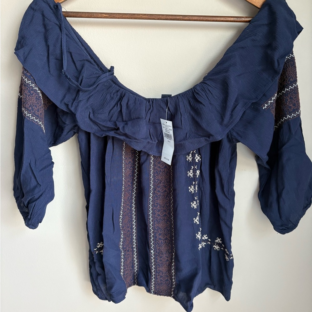 NWT‎ American Eagle Embroidered Off the Shoulder Top Size Small